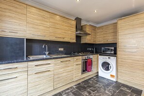 House, 3 Bedrooms (1 King Bed, 2 Double Beds and 1 Double Airbed) | Private kitchen | Full-sized fridge, microwave, oven, stovetop