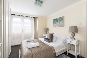 House, 3 Bedrooms (1 King Bed, 2 Double Beds and 1 Double Airbed) | 3 bedrooms, iron/ironing board, free WiFi