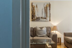 House, 3 Bedrooms (1 King Bed, 2 Double Beds and 1 Double Airbed) | Living room | Flat-screen TV