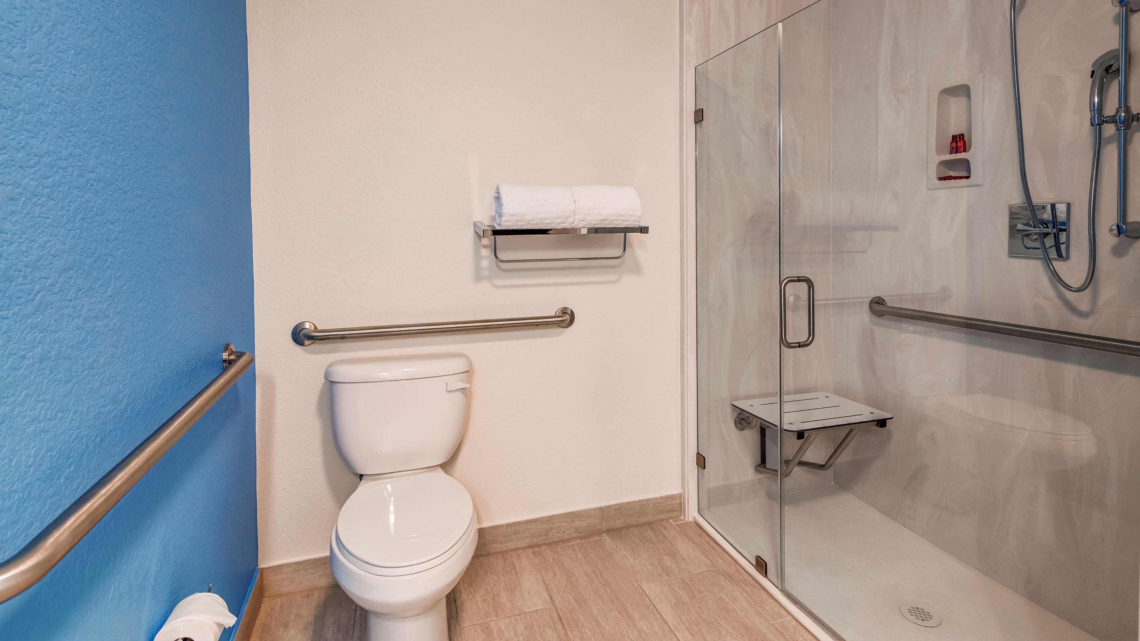 in-room safe, desk, laptop workspace, blackout curtains