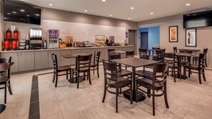 Free breakfast - SureStay Plus Hotel by Best Western Humble (Humble)
