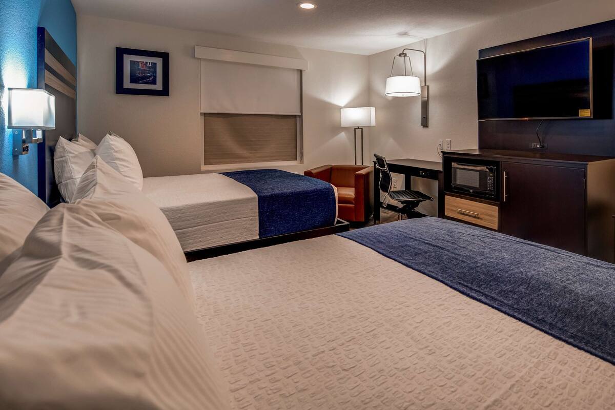 In-room safe, desk, laptop workspace, blackout curtains