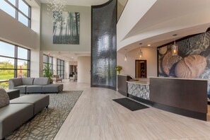 Lobby - Best Western Premier Northwood Hotel (Timmins)