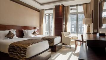 Chambre Standard, 2 lits une place, non-fumeurs | Coffres-forts dans les chambres, bureau