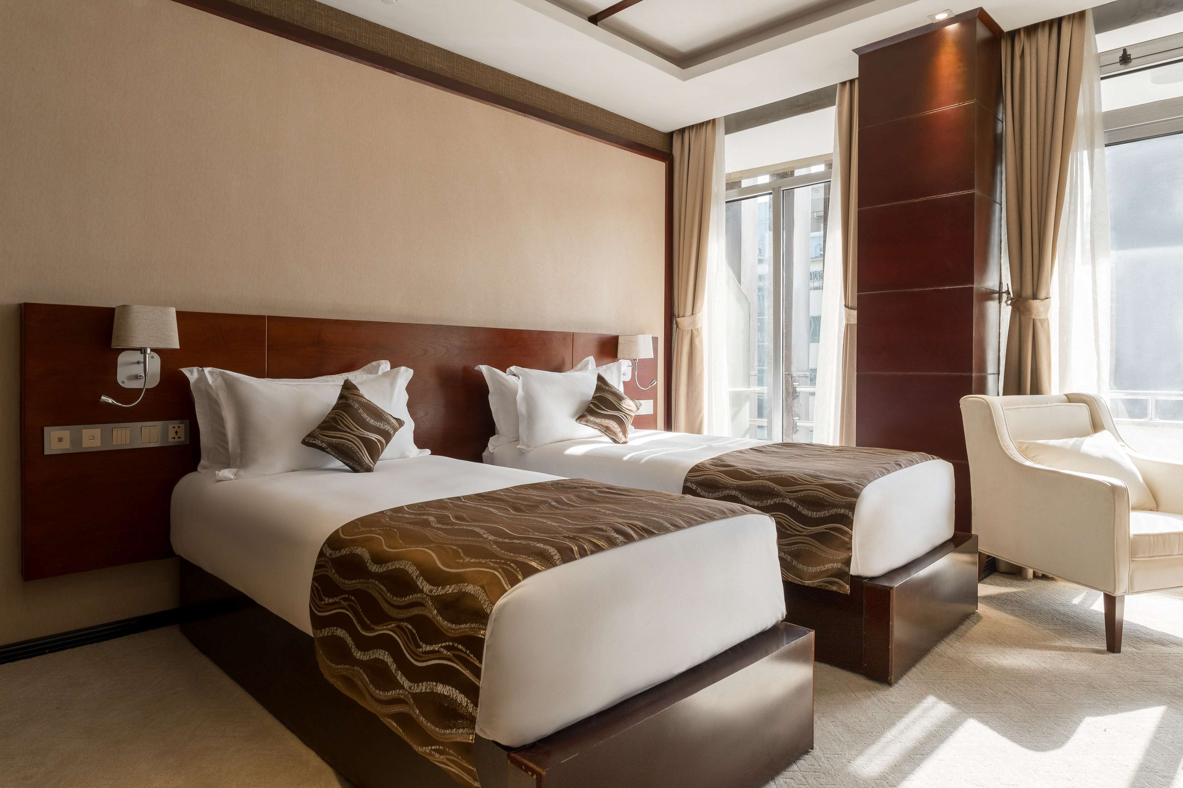 standard room, 2 single beds, non smoking | 1 bedroom, in-room safe, desk, laptop workspace