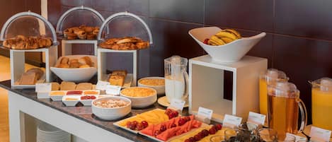 Desayuno bufé gratuito y diario