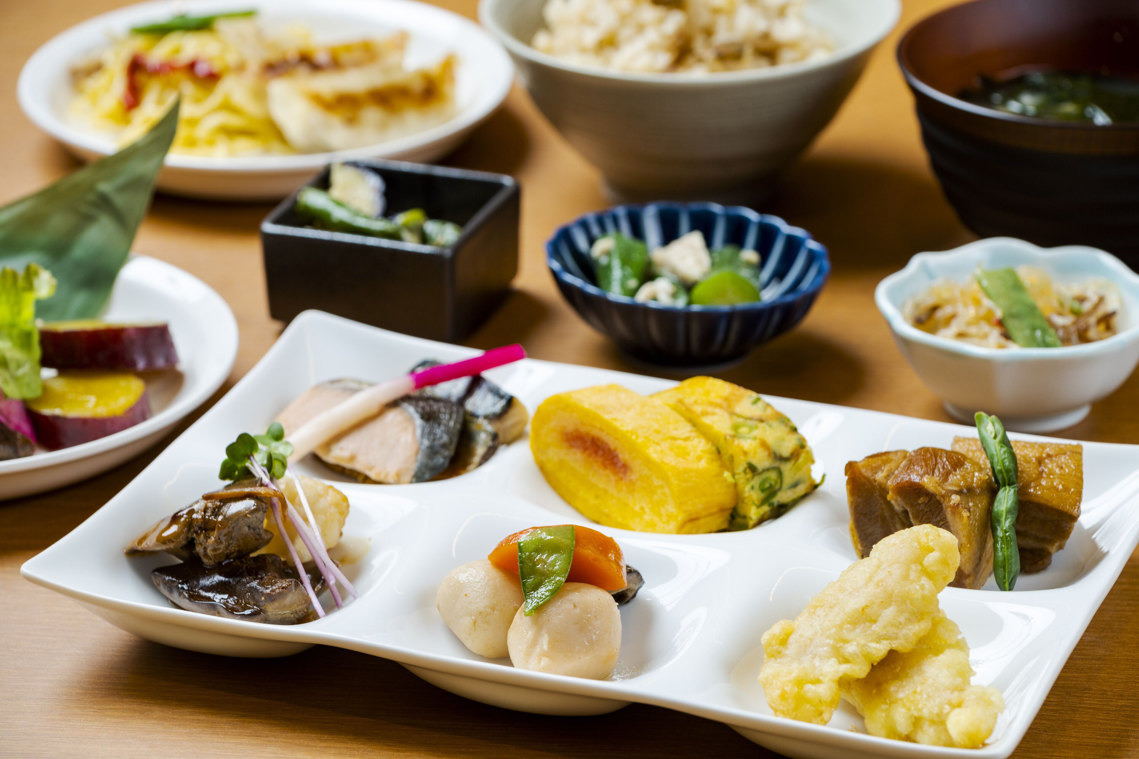 daily buffet breakfast (jpy 1650 per person)