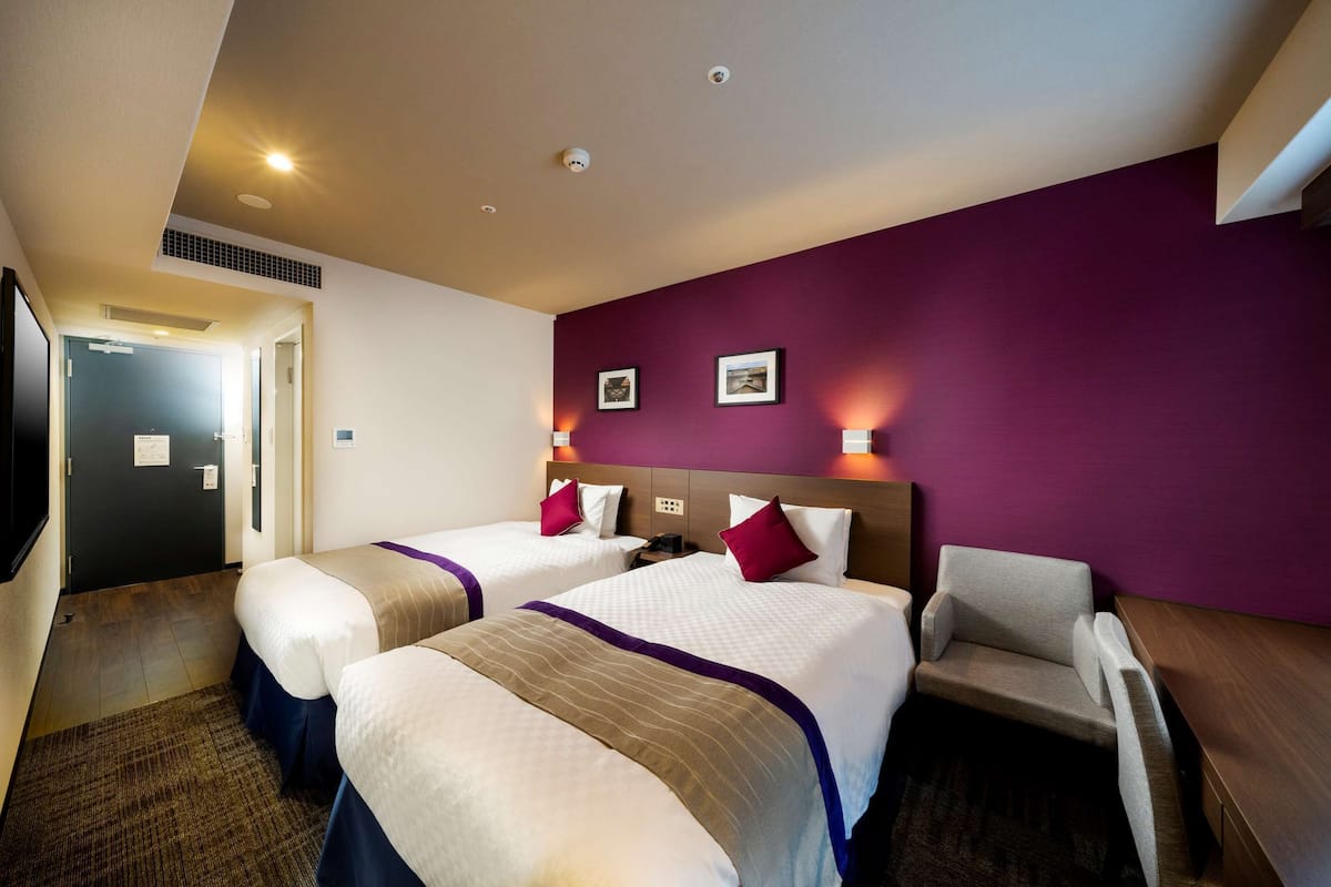 Superior Room, 2 Single Beds, Non Smoking, Refrigerator | In-room safe, desk, bed sheets