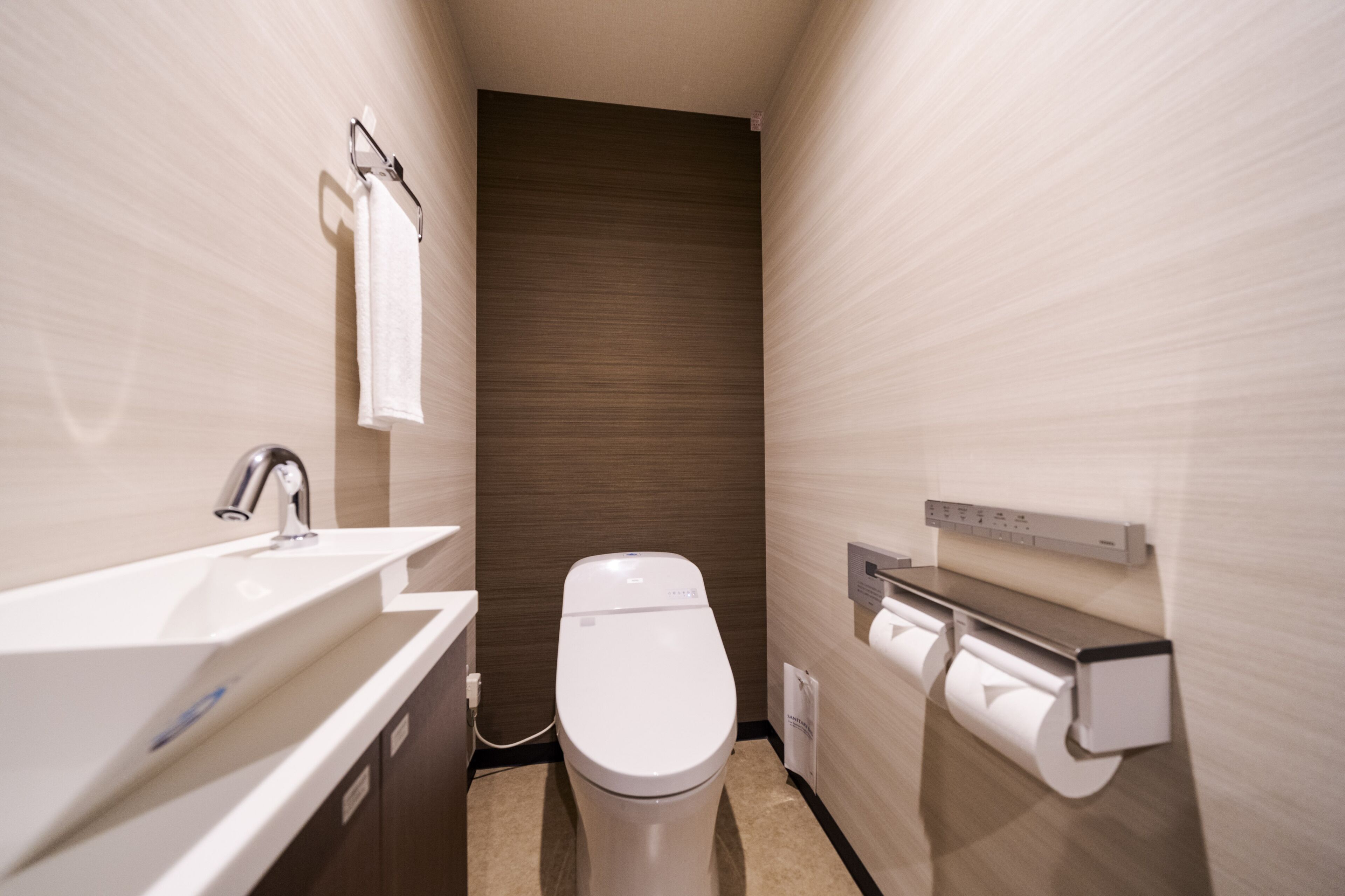 standard room, multiple beds, non smoking, refrigerator (larger room) | bathroom | combined shower/bathtub, free toiletries, hair dryer, bathrobes