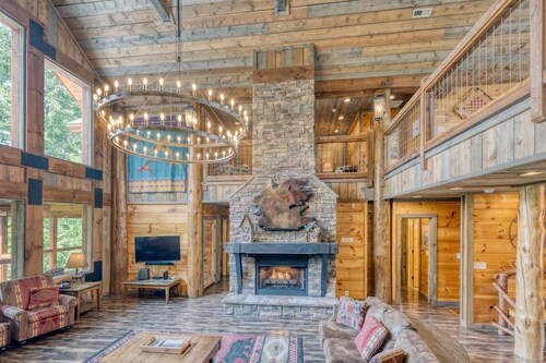 Luxury Mtn Lodge / Indoor Pool / Theatre / Hot Tub