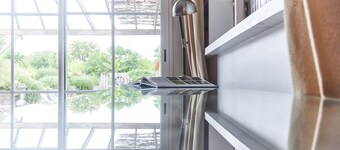 Landes hus med oppvarmet basseng