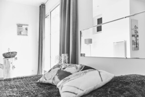 5 Schlafzimmer, Schreibtisch, Bügeleisen/Bügelbrett, Reisekinderbett