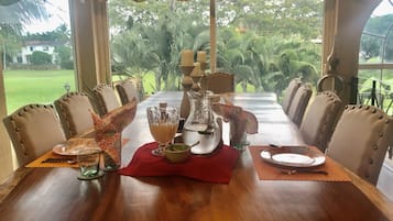 Free daily continental breakfast