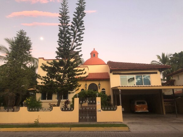Unclassified image, 1 of 18, button - Luxury Executive Home (Puerto Vallarta)