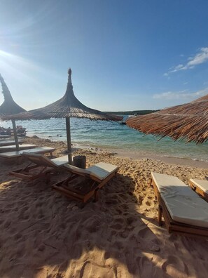 On the beach - Just 100 meters to beach and sea view (Medulin)