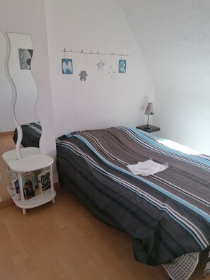 3 Schlafzimmer, Bügeleisen/Bügelbrett