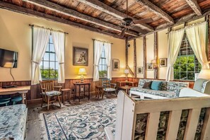 TV - Historic Bliss on Pawleys Island's Shoreline (Pawleys Island)