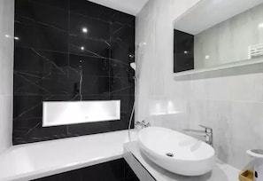 Apartment | Bathroom | Free toiletries, hair dryer, towels