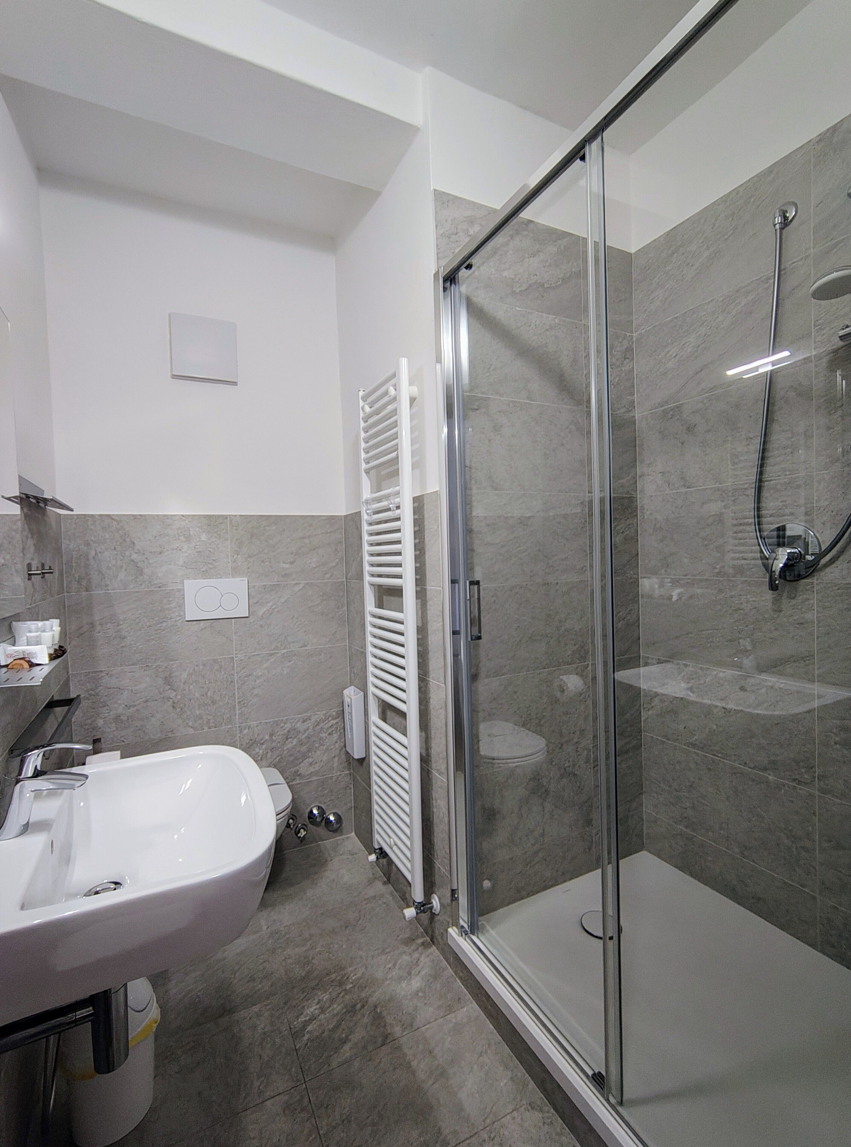 Basic Double Room | Bathroom | Shower, free toiletries, hair dryer, towels