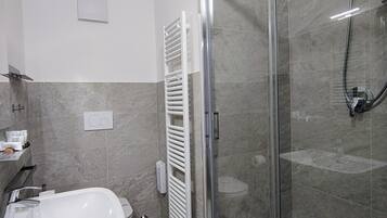 Basic Double Room | Bathroom | Shower, free toiletries, hair dryer, towels