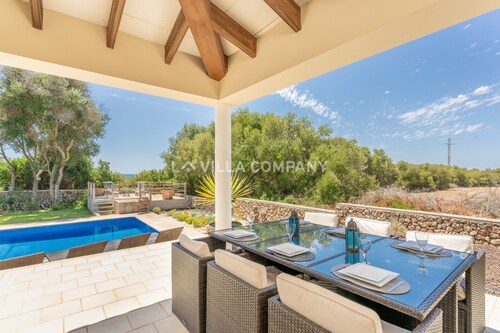 Wonderful villa with country views, private pool, sleeps 6, AC