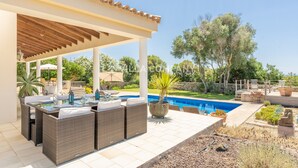 An outdoor patio with wicker furniture, a pool, and a pergola. - Wonderful villa with country views, private pool, sleeps 6, AC (Binixica)