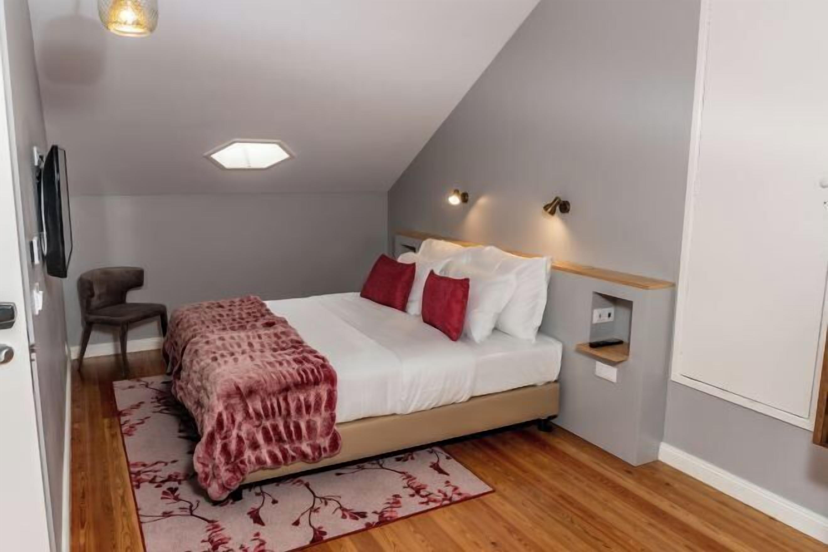 Minibar, in-room safe, desk, soundproofing