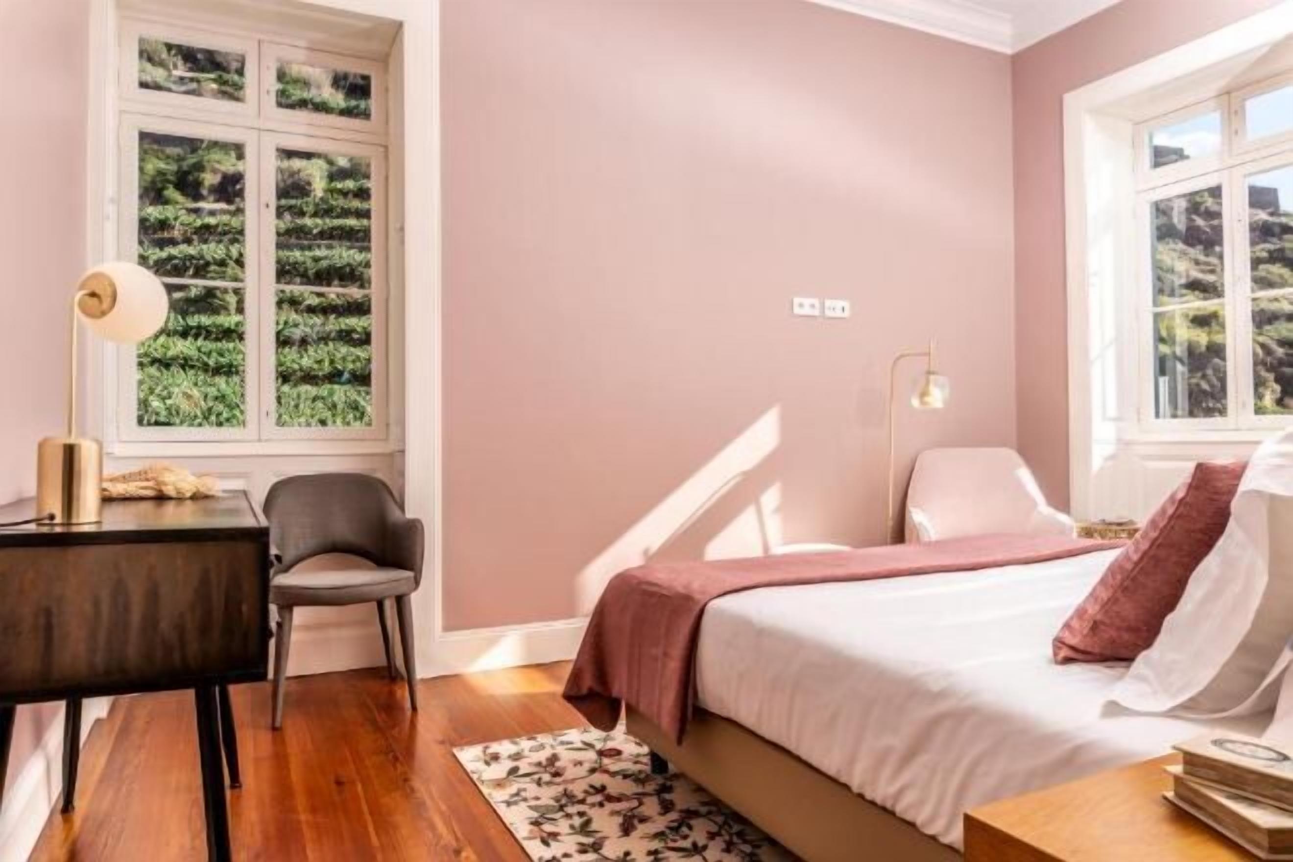 Minibar, in-room safe, desk, soundproofing