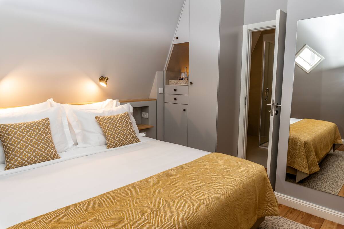 double room (cosy) | 1 bedroom, minibar, in-room safe, desk