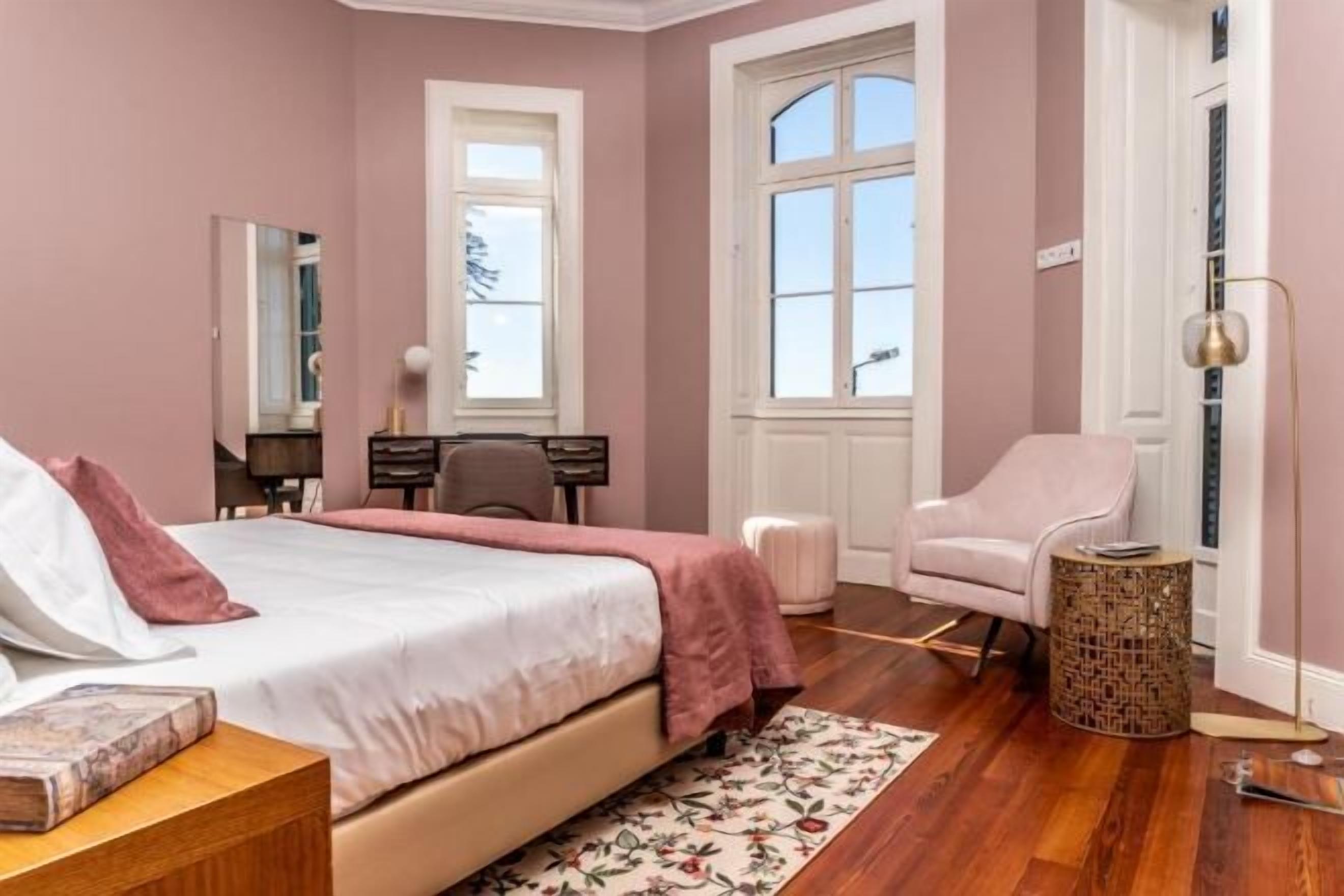 Minibar, in-room safe, desk, soundproofing