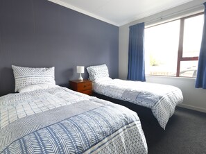 3 bedrooms, iron/ironing board, WiFi, bed sheets