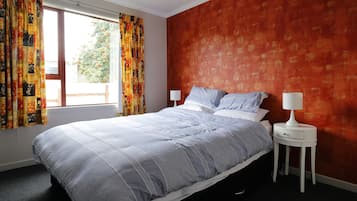 3 quartos, ferros/tábuas de passar roupa, Wi-Fi, roupa de cama