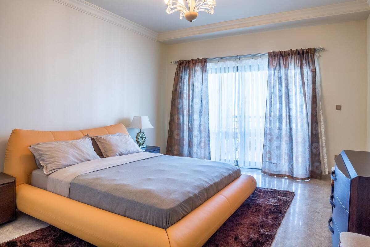 Apartment, 1 King Bed with Sofa bed | Blackout curtains, iron/ironing board, free WiFi, individually decorated