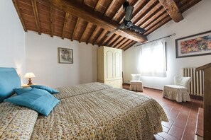 17 bedrooms, iron/ironing board, WiFi, bed sheets