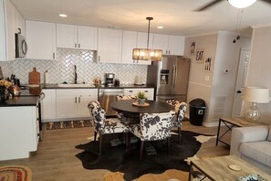 Fridge, microwave, oven, stovetop - Patio Paradise, 1.6 miles to FSU Stadium! (Tallahassee)