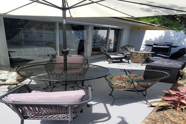 屋外ダイニングエリア