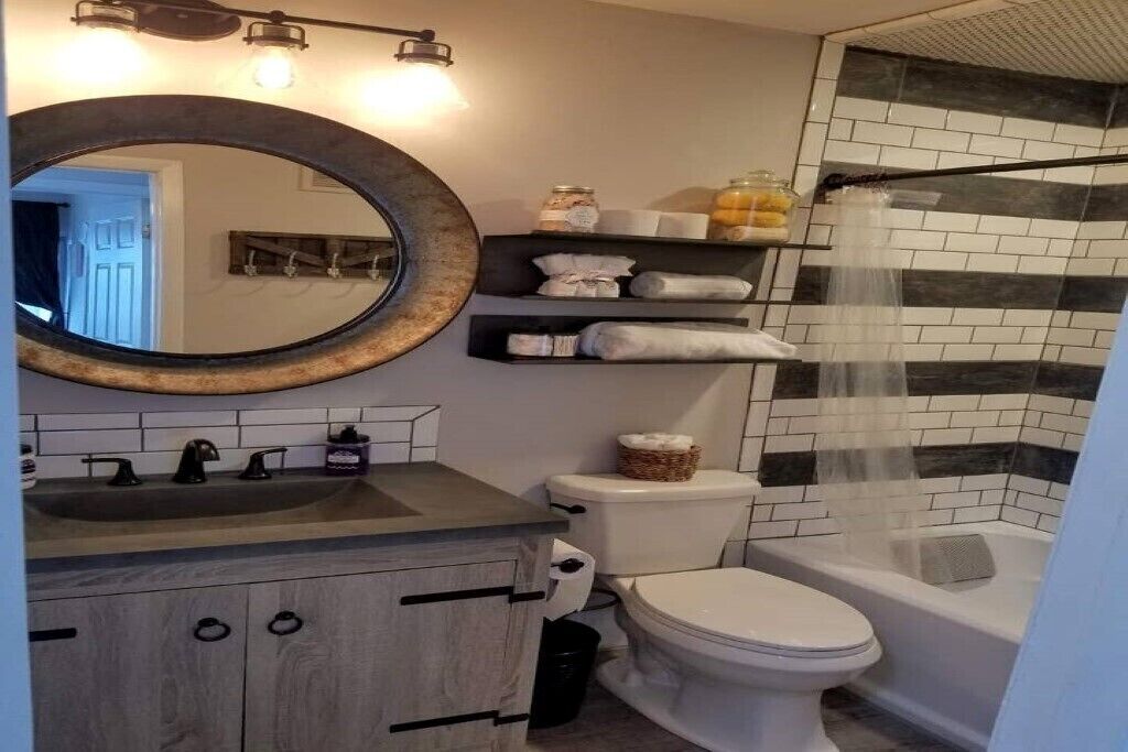 Combined shower/tub, hair dryer, towels, soap