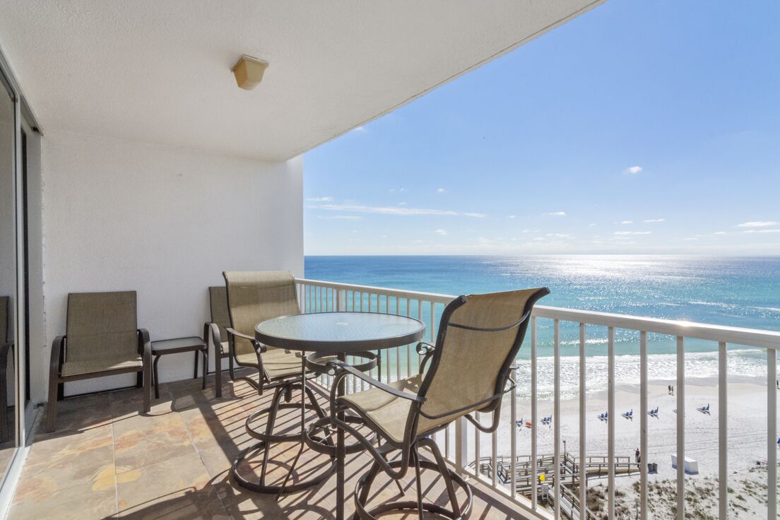 1113 Free Beach Setup - A Two Bedroom Beachfront unit on the 11th Floor
