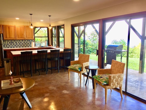 2 Bedroom Kona Coffee Farm with Ocean Views in Holualoa