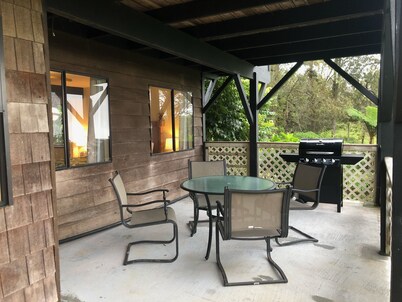 2 Bedroom Kona Coffee Farm with Ocean Views in Holualoa