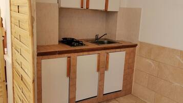 Micro-ondes, cafetiĂšre/bouilloire