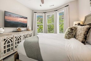 4 habitaciones, cortinas blackout, tabla de planchar con plancha y wifi 