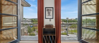 The Axis - Condo on Dickson St - Walk to UofA