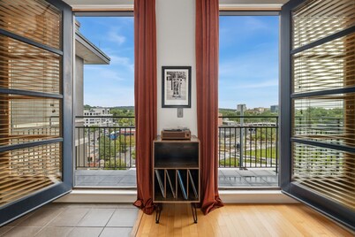The Axis - Condo on Dickson St - Walk to UofA