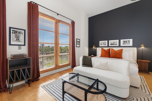 The Axis - Condo on Dickson St - Walk to UofA