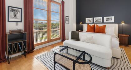 The Axis - Condo on Dickson St - Walk to UofA