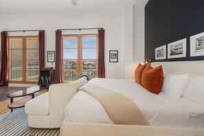 Tabla de planchar con plancha, wifi y ropa de cama