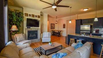 Fernseher, Kamin, Arbeitsbereiche