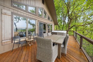 Outdoor dining - Overlook - Hot Tub - Beaver Lake (Garfield)