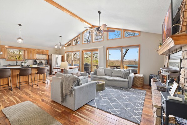 TV, fireplace, DVD player, books